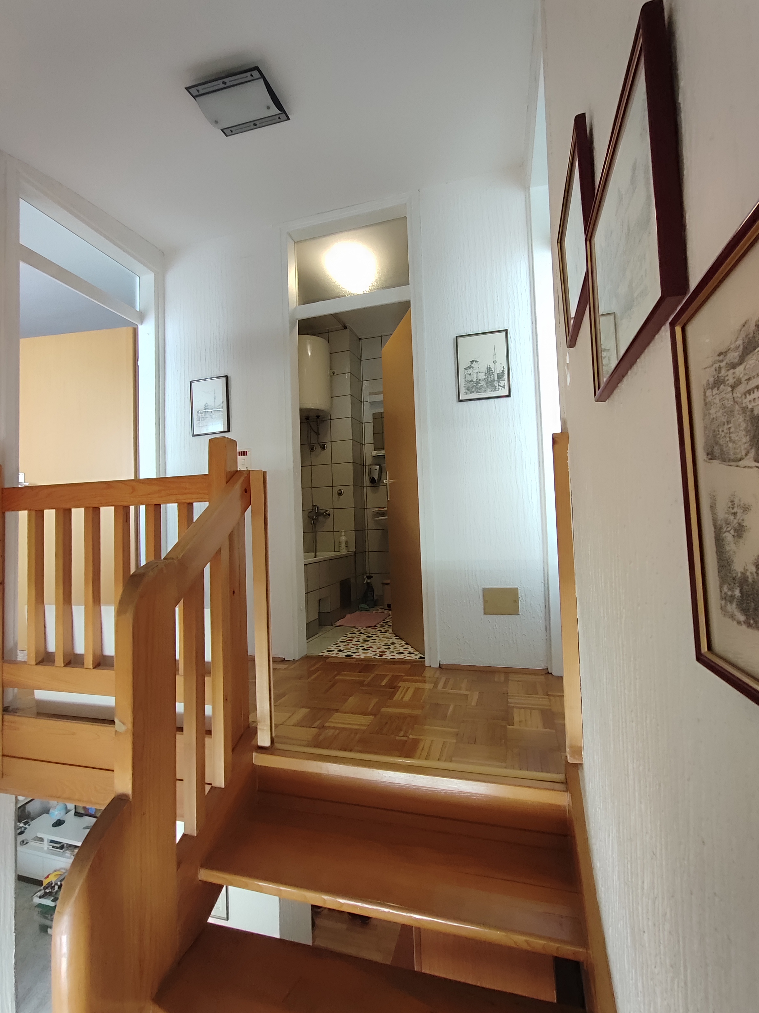 Svijetao i funkcionalan dvoetazni stan sa otvorenim pogledom Stup 6