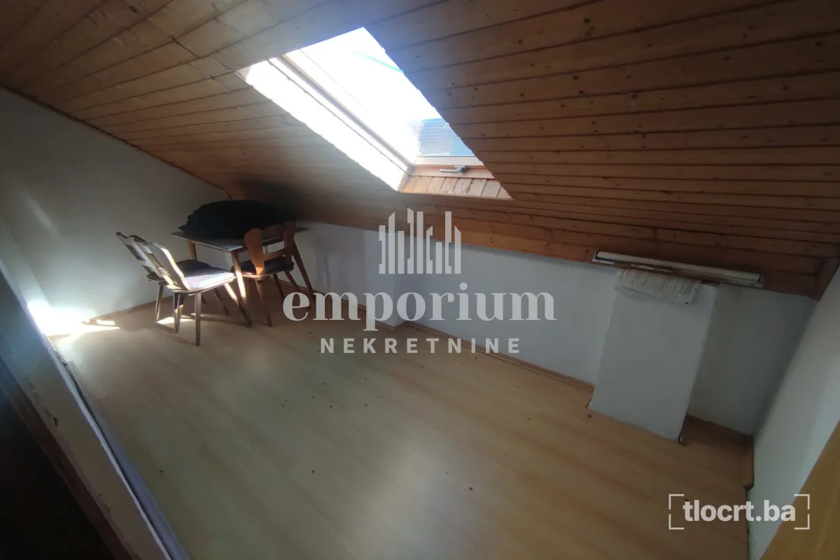 Kuća sa pomoćnim objektima i zemljištem u Vukšiću ID:2823/BN 3