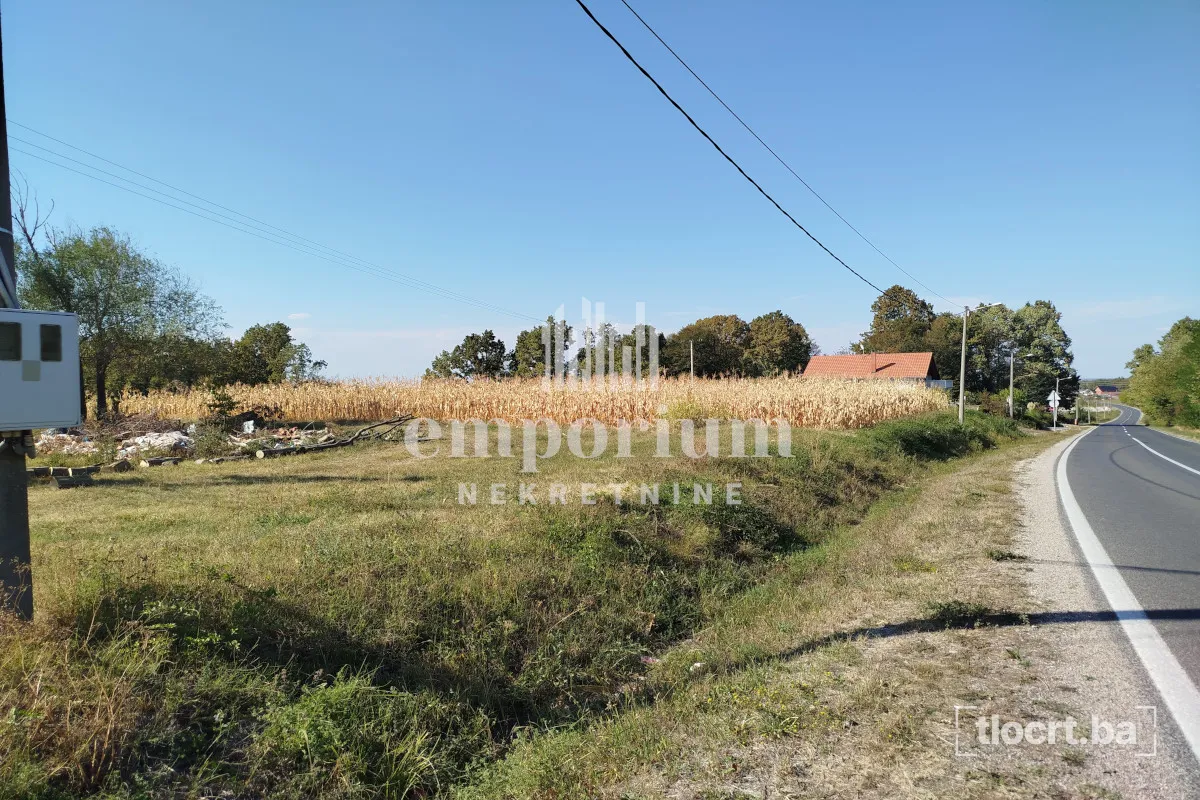 Građevinska parcela 18.082m² uz glavni put sa strujom, vodom i bunarom ID:2646/EN 3