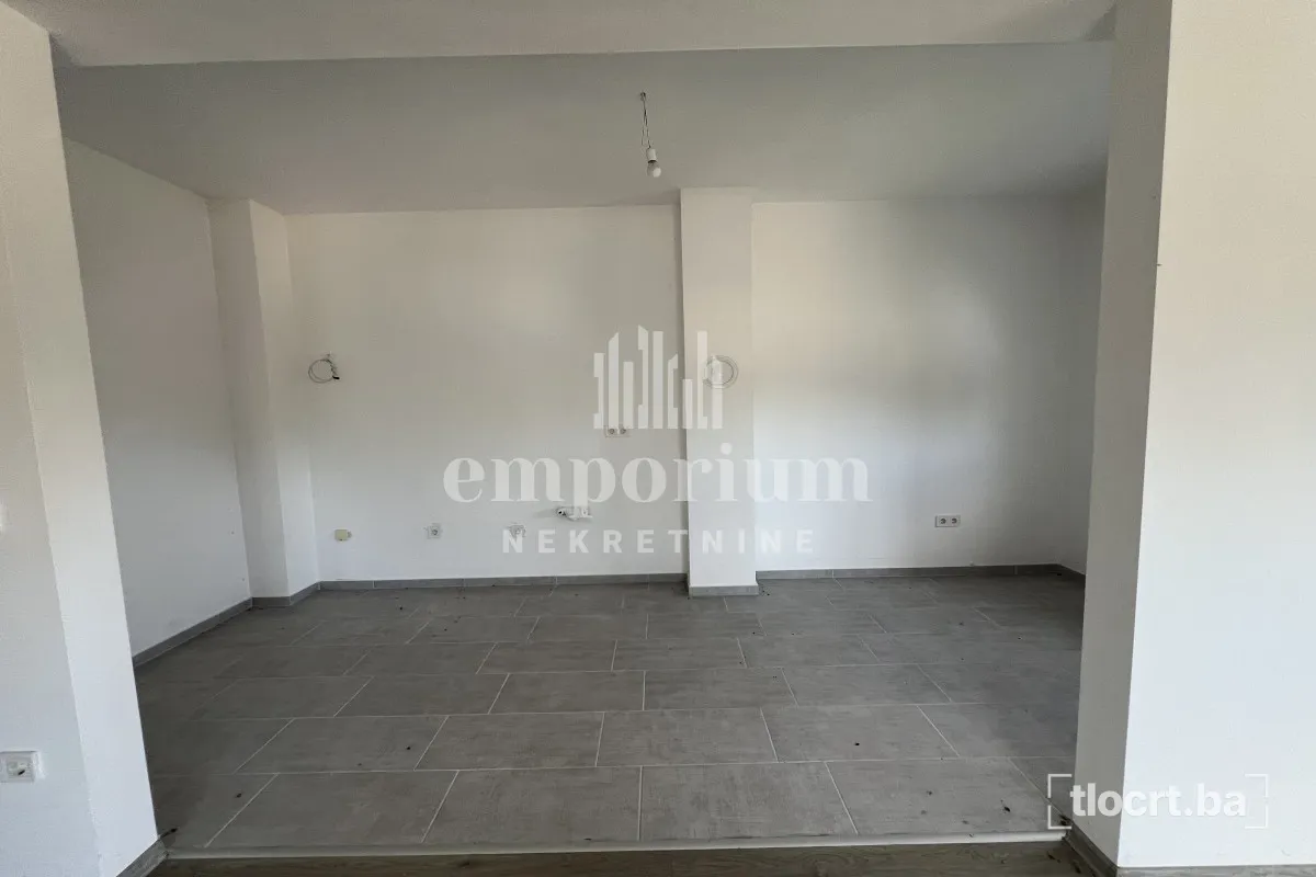 Useljiv trosoban stan 73m² na III spratu sa liftom ID:2782/EN 3