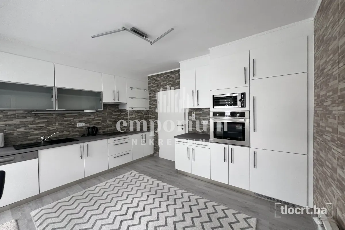 Kompletno renoviran i namješten trosoban stan 82m² u centru ID:2804/IP 2