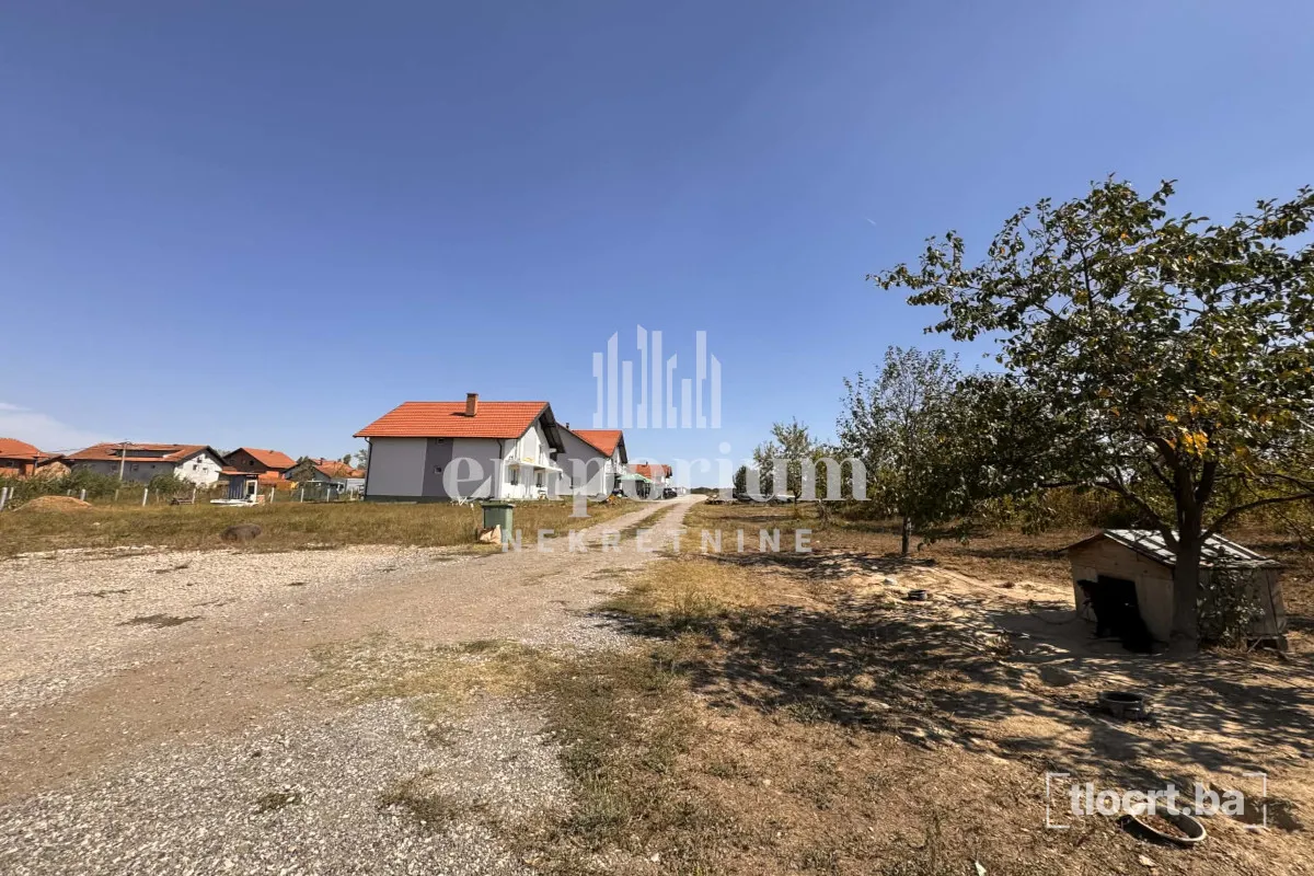 Dva građevinska placa 566m² i 568m² ID: 2797/BN 2