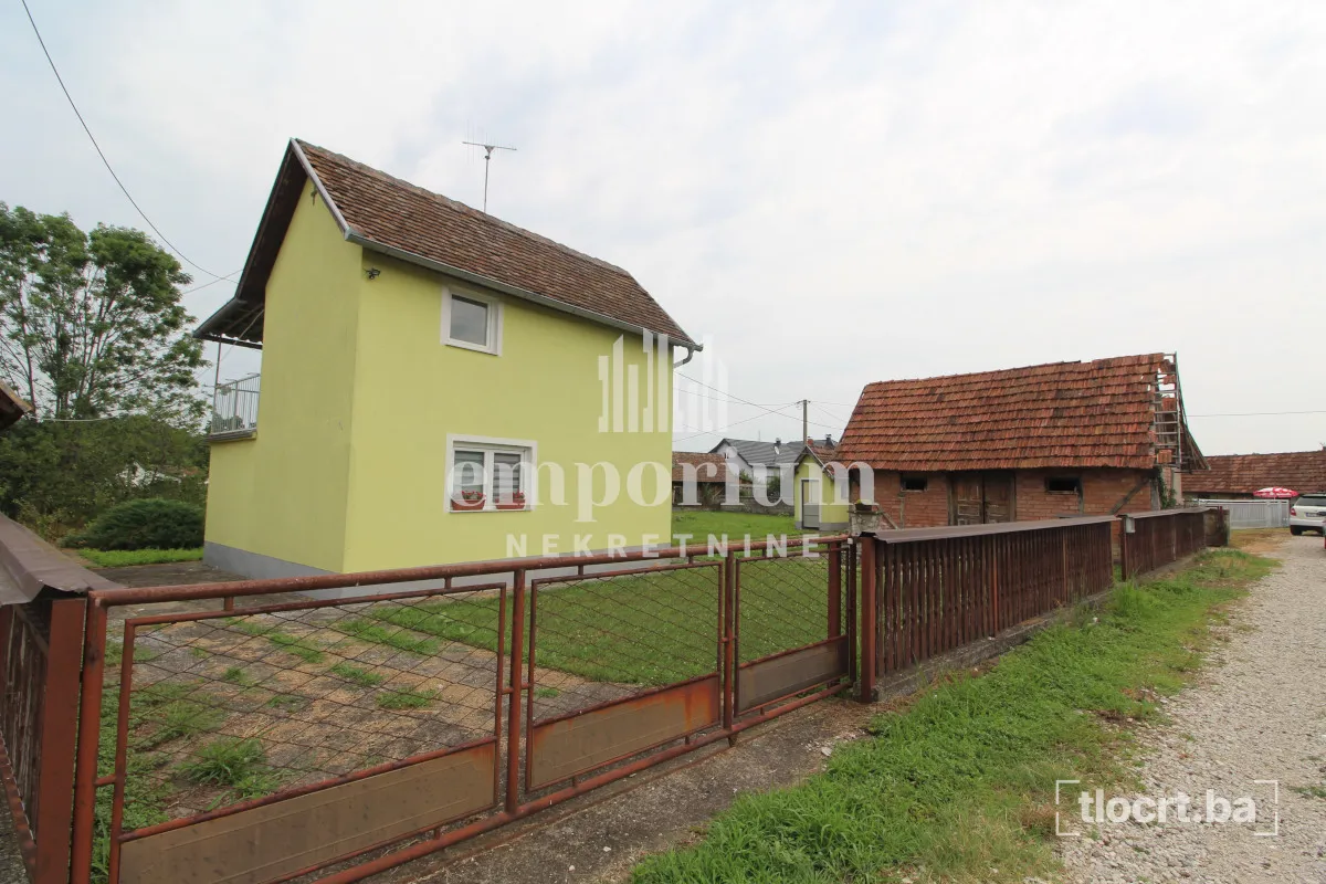 Useljiva kuća sa garažom i placem od 900 m² u naselju Prijedor ID: 2756/BN 3