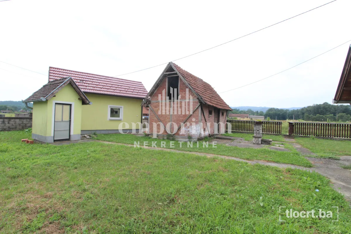 Useljiva kuća sa garažom i placem od 900 m² u naselju Prijedor ID: 2756/BN 2