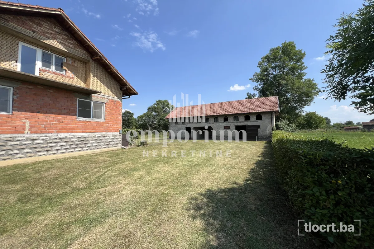 Kuća sa pomoćnim objektom i zemljištem od 14.034 m² u Gornjem Vukšiću ID: 2754/EN 3