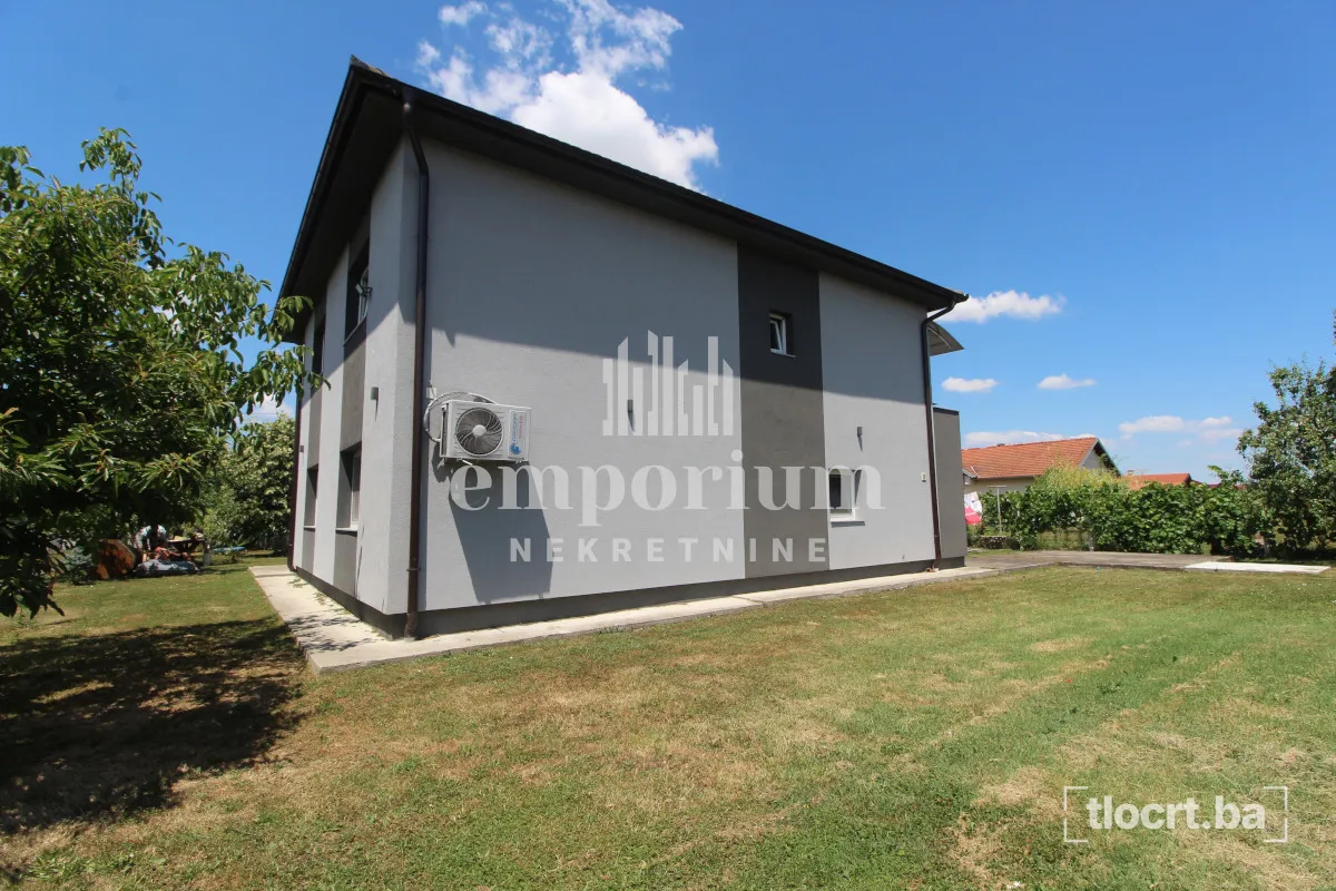 Moderno uređena kuća površine cca 200 m² sa pomoćnim objektom na parceli od 2.009 m² ID: 2745/EN 3