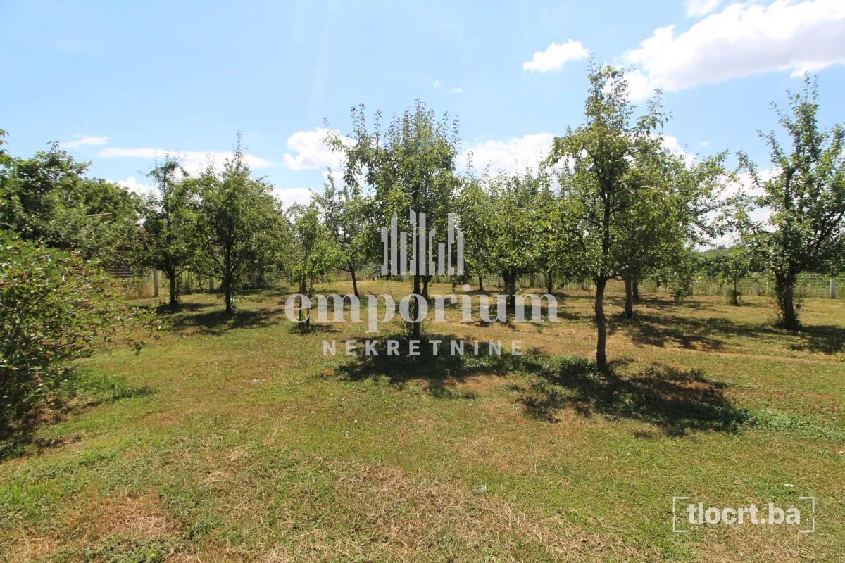 Moderno uređena kuća površine cca 200 m² sa pomoćnim objektom na parceli od 2.009 m² ID: 2745/EN 2