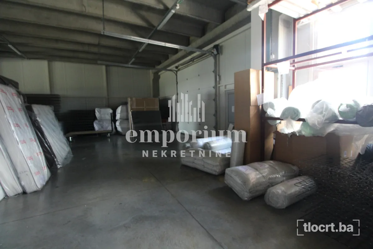 Poslovni objekat površine 786 m² na parceli od 4.039 m² ID: 2746/EN 3