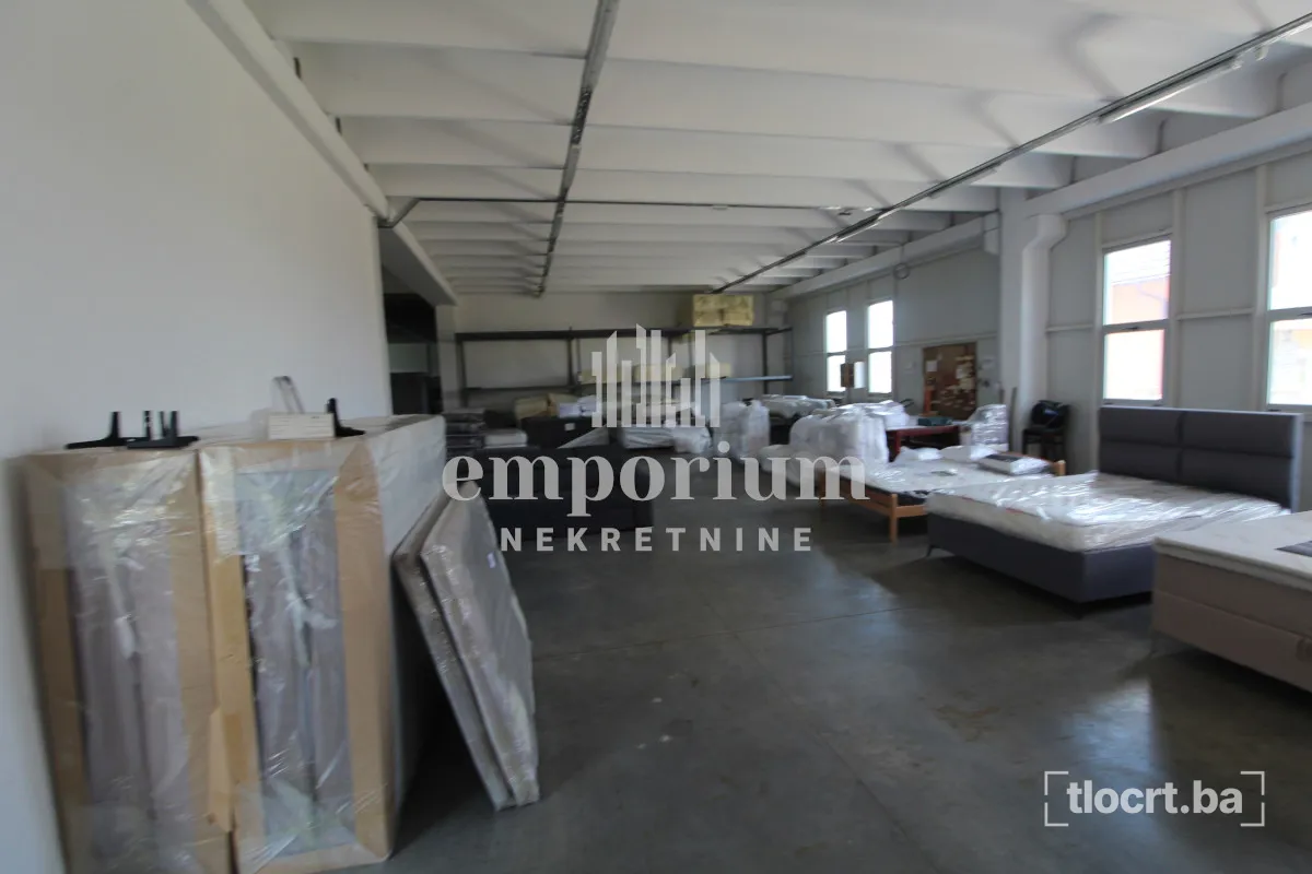 Poslovni objekat površine 786 m² na parceli od 4.039 m² ID: 2746/EN 2
