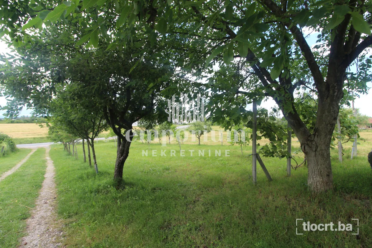 Više placeva različitih kvadratura! ID:2726/EN 2